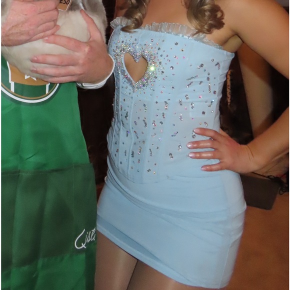 Handmade Sabrina Carpenter costume! - Picture 5 of 5